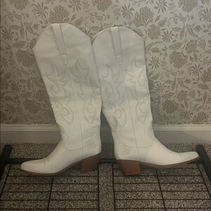 White Women's Western Riding Boots - Stylish Cowboy Boot